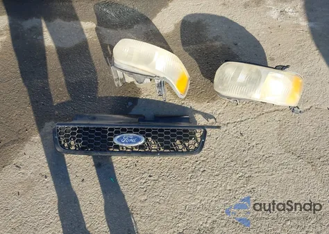 2001 Ford Escape Xls z USA, uszkodzony, nr VIN 1FMYU01161KA71784